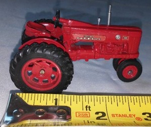 lot 107 image: Farmall 300 Tractor ERTL