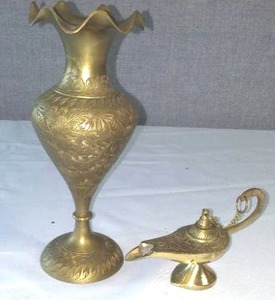 lot 124 image: Brass Aladdin Lamp and Bud Vase.