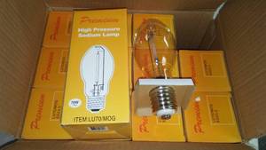 lot 136 image: (12) 70 Watt High Pressure Sodium Bulbs  New in Case