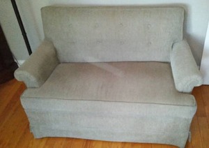 lot 25A image: Loveseat Sofa Sleeper. Lovely Condition 
