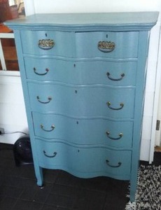 lot 79B image: Vintage 6 Drawer Dresser. 