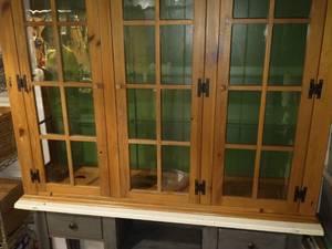lot 137B image: Ethan Allen Lighted Display Cabinet. 