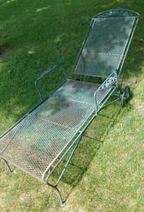 lot 91F image: Outdoor Patio  Lounger with Cushion. 