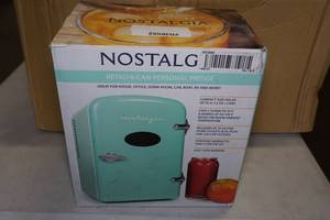 Nostalgia Retro Look 6 Can Personal Fridge