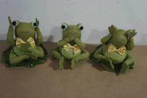 8 Decorative Sitting Frogs Table Top Decoration
