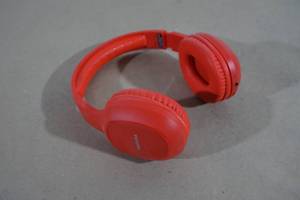 Toshiba Slick Series Bluetooth Over Ear Headphones