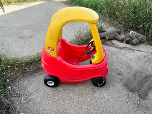 Little Tykes car