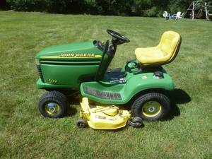 John Deere LX 279 Lawn Tractor