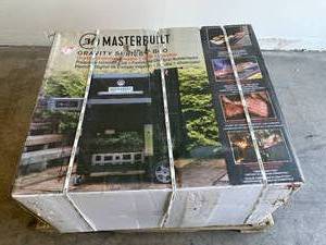 lot 7 image: Masterbuilt Gravity Series 800 Digital Charcoal Griddle, Grill and Smoker Combo in Black