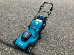 lot 89 image: Makita 18-Volt X2 (36V) LXT Lithium-Ion Cordless 21 in. Walk Behind Self-Propelled Lawn Mower Kit w4 Batteries (5.0Ah)
