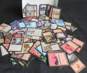 SMALL LOT OF MAGIC THE GATHERING TRADING CARDS
