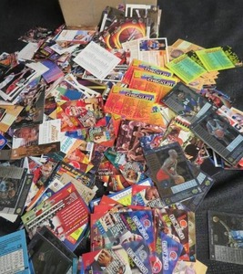 LARGE LOT OF SPORTS TRADING CARDS