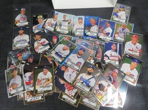 SMALL LOT OF BASEBALL CARDS