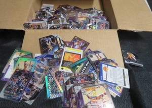 LARGE LOT OF BASKETBALL CARDS