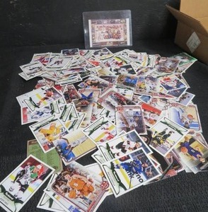 SMALL LOT OF SPORTS CARDS & THE WINSTON  PHOTO