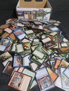 LARGE LOT OF MAGIC THE GATHERING CARDS