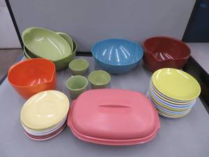 TUPPERWARE & COLORFUL DISHES