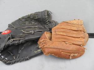 2 BASEBALL MITTS
