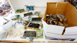 Hardwaredoor knobs etc.