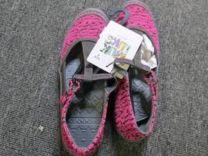 lot 27 image: 1 pair of new muk luk sport womens ...