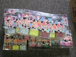 lot 228 image: 12 packages of 9 body glitter ...