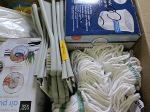 lot 284 image: box of cleaning supplies ...