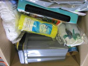 lot 290 image: box of cleaning supplies ...