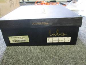 lot 321 image: case of 12 Lulus size 8 and 812 il...