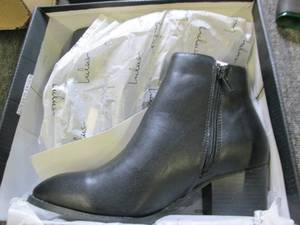 lot 323 image: case of 12 Lulus size 6-9 illusion ...