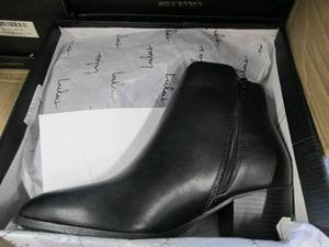 lot 330 image: case of 12 Lulus size 7.5 illusion ...