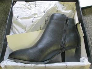 lot 331 image: case of 12 Lulus size 9  illusion b...