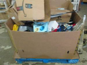 lot 413 image: pallet of dog and cat items lots of...
