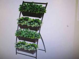 lot 424 image: 6 ft. Tall Vertical Planter with 4 ...