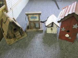 lot 463 image: 3 bird houses and a bird feeder...