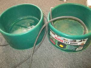 lot 466 image: 2 heated pet bowls ...