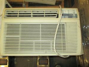 lot 481 image: kenmore air conditioner turns on an...
