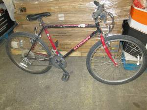 lot 483 image: schwinn hurricane mens bike ...