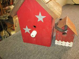 lot 487 image: 2 bird houses ...
