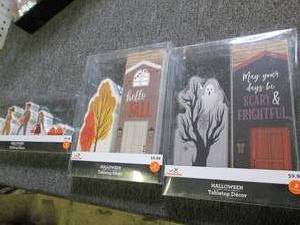 lot 510 image: 3 halloweenfall table decor...