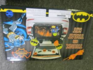 lot 531 image: new batman trunk or treat kit 200 p...