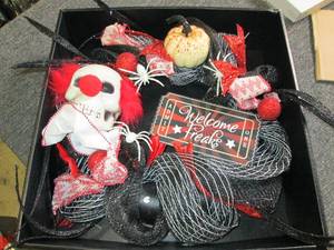 lot 569 image: halloween wreath...