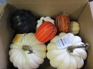 lot 572 image: box of halloween pumpkins ...