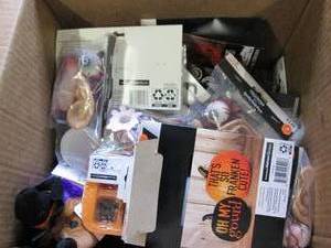 lot 573 image: box of halloween items
