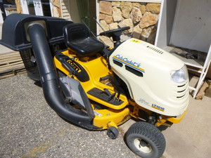 Cub Cadet LT1018 Riding Lawn Mower with Bagger
