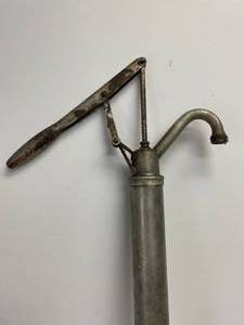 lot 106 image: Vintage Large Oil Barrel Pump