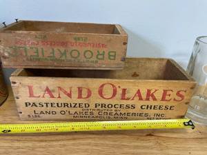 lot 113 image: Lot of Vintage Wooden Crates