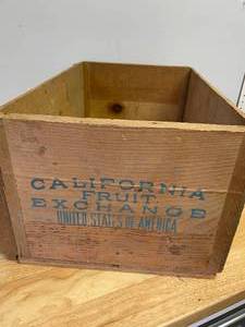 lot 103 image: Large Wooden Planter Crate