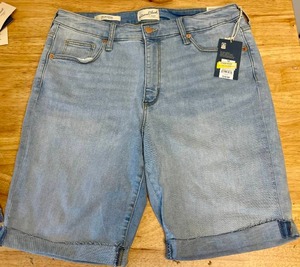 lot 58 image: Lot of 8 Womens Bermuda Jean Shorts Size 12