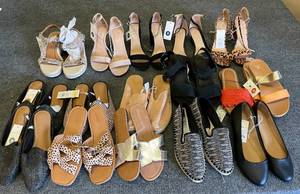 lot 88 image: Lot of 16 Womens Shoes Sandals and Heels Sizes 9-10