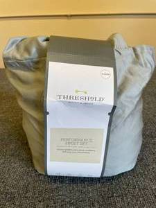 lot 121 image: Queen Sizes Performance Sheet Set-Flat and Pillow Cases Only